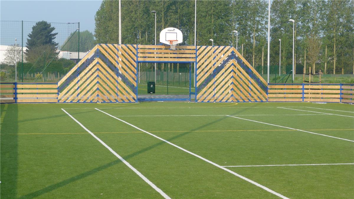Renovatie kunstgras multisportveld (aangelegd 2009) - Sportinfrabouw NV
